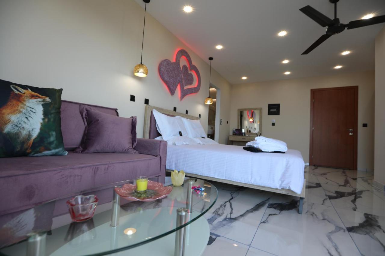 Golden Fox Studios And Suites Lákones Dış mekan fotoğraf