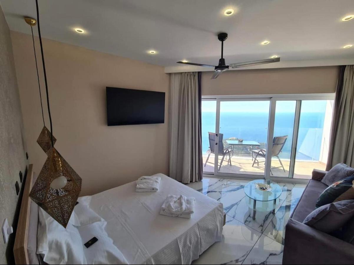 Golden Fox Studios And Suites Lákones Dış mekan fotoğraf