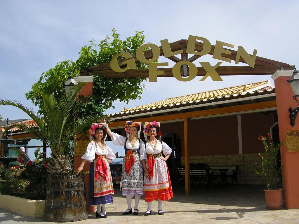 Golden Fox Studios And Suites Lákones Dış mekan fotoğraf