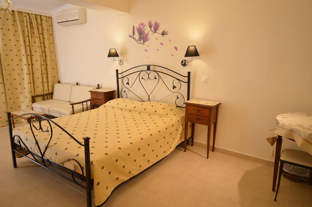 Golden Fox Studios And Suites Lákones Dış mekan fotoğraf