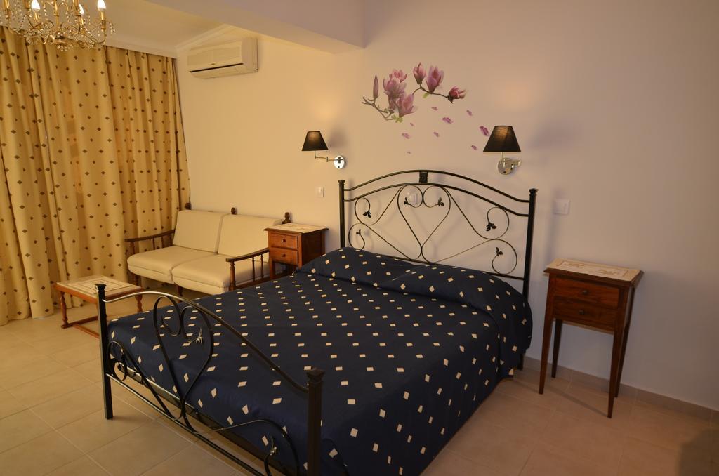 Golden Fox Studios And Suites Lákones Dış mekan fotoğraf