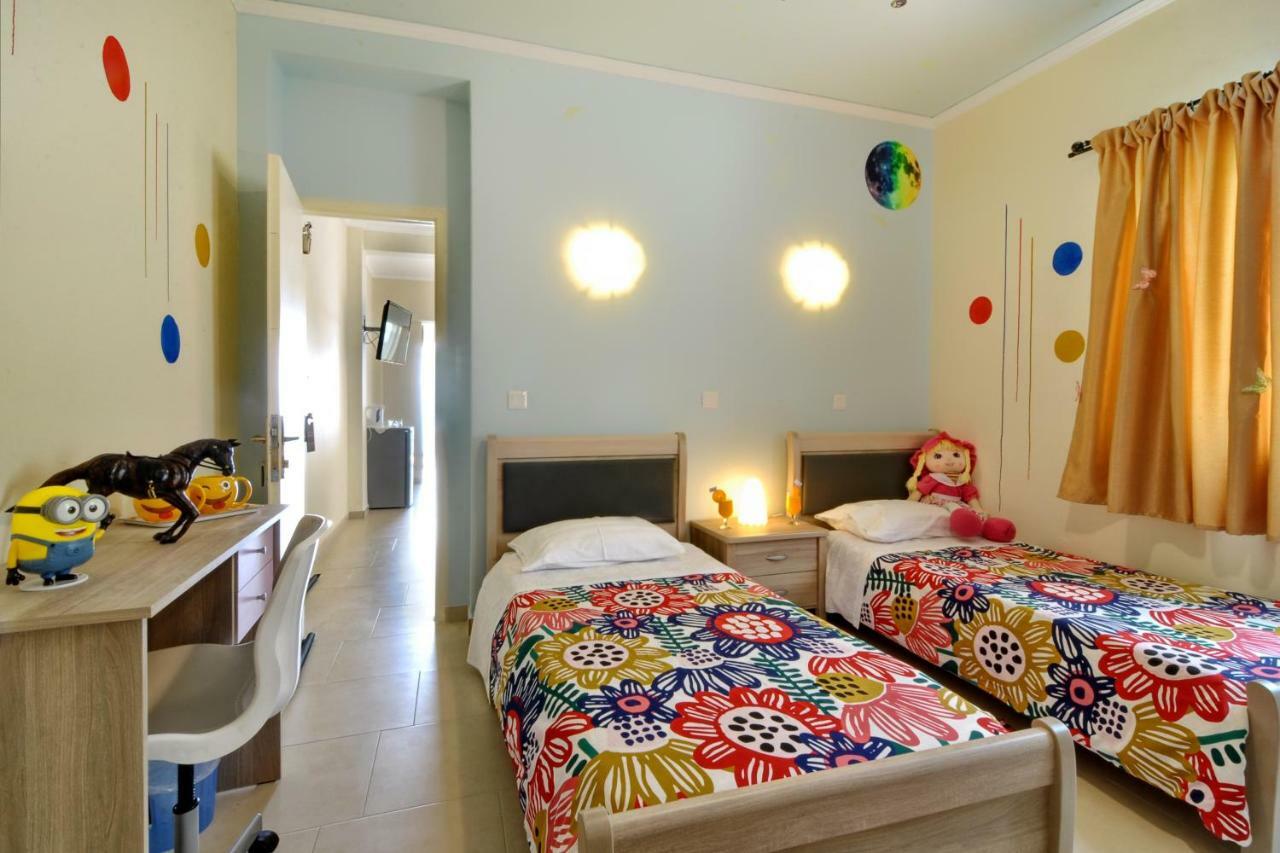 Golden Fox Studios And Suites Lákones Dış mekan fotoğraf