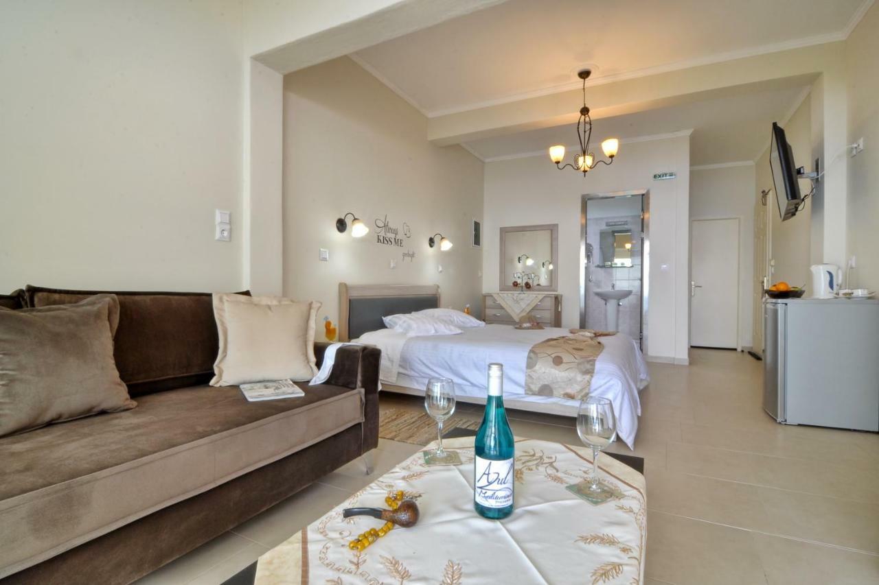 Golden Fox Studios And Suites Lákones Dış mekan fotoğraf