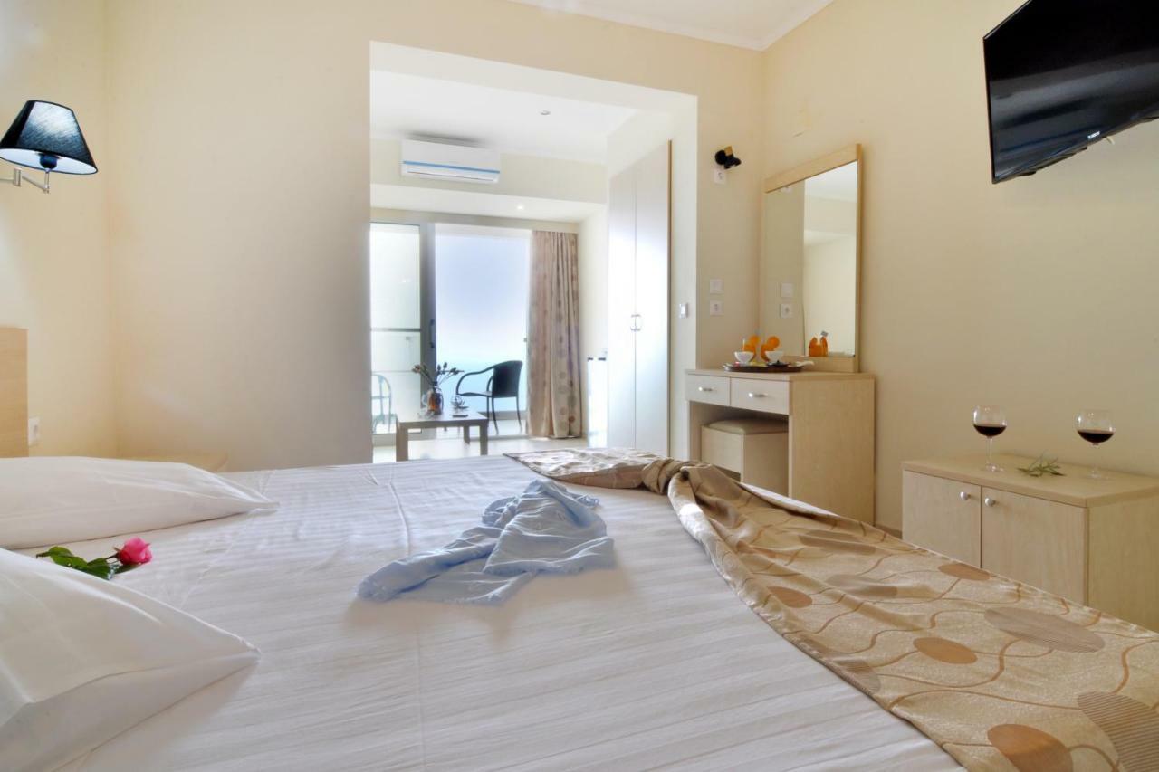 Golden Fox Studios And Suites Lákones Dış mekan fotoğraf
