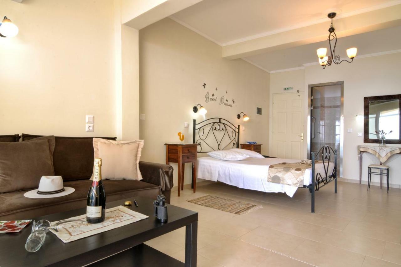 Golden Fox Studios And Suites Lákones Dış mekan fotoğraf