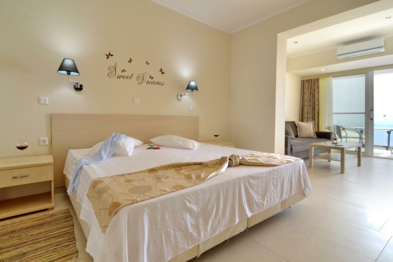 Golden Fox Studios And Suites Lákones Dış mekan fotoğraf