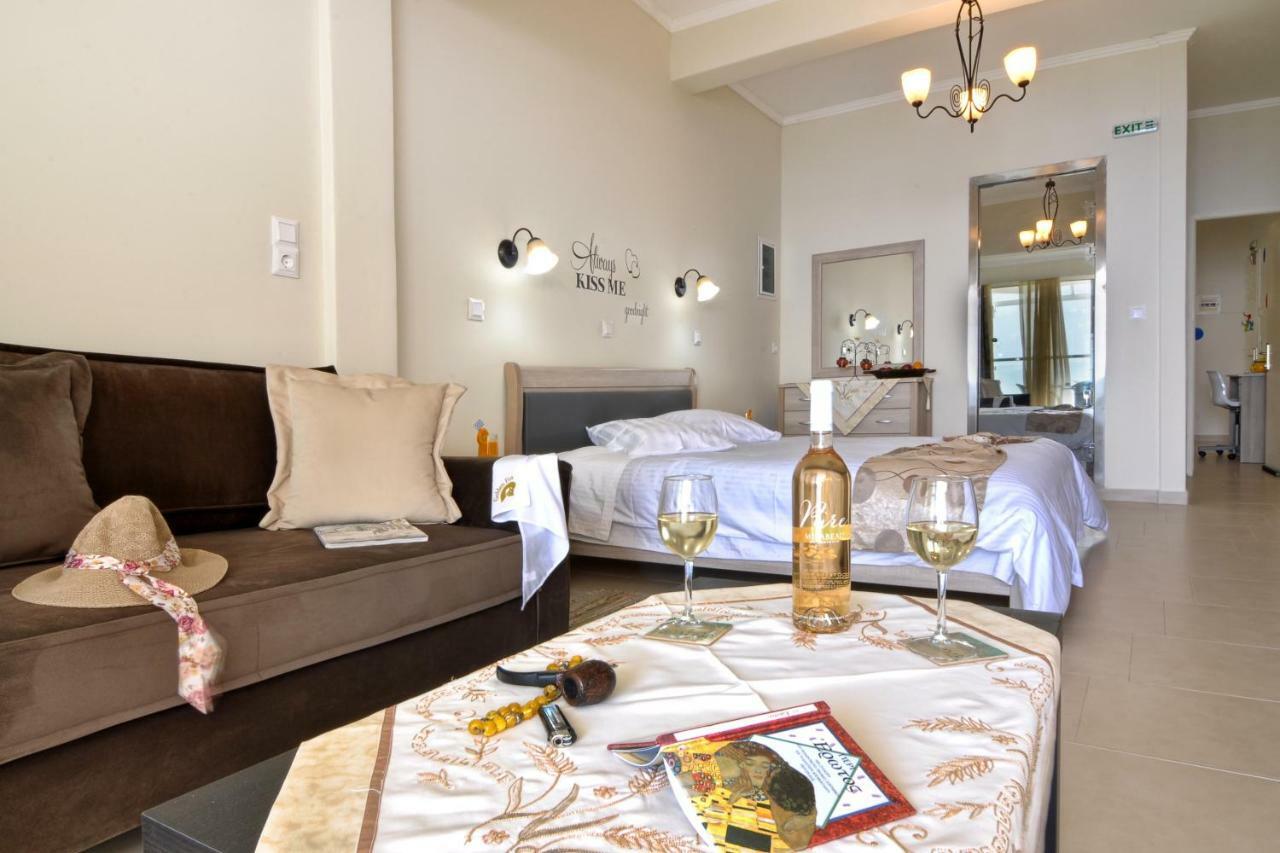 Golden Fox Studios And Suites Lákones Dış mekan fotoğraf