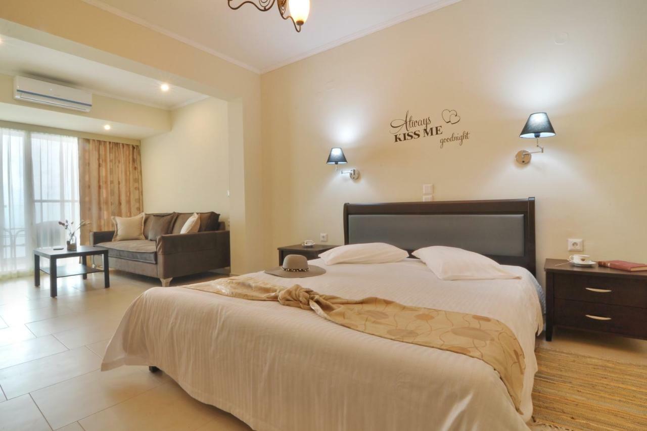 Golden Fox Studios And Suites Lákones Dış mekan fotoğraf