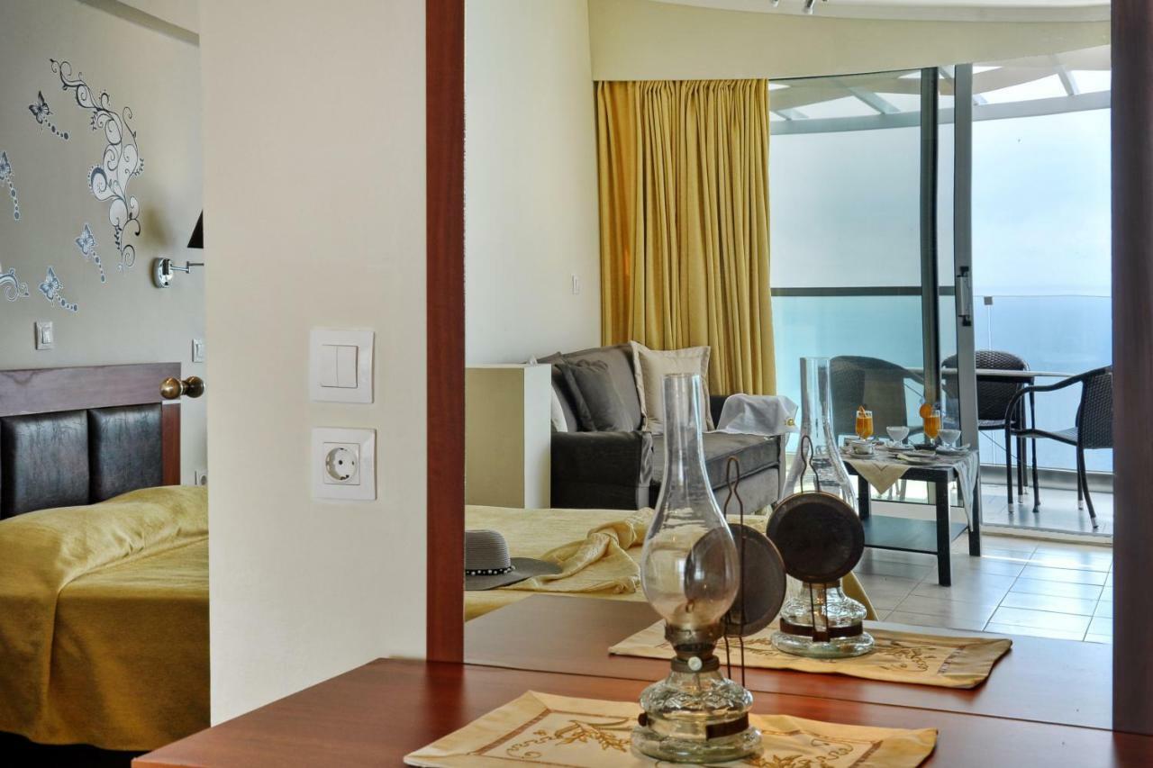Golden Fox Studios And Suites Lákones Dış mekan fotoğraf