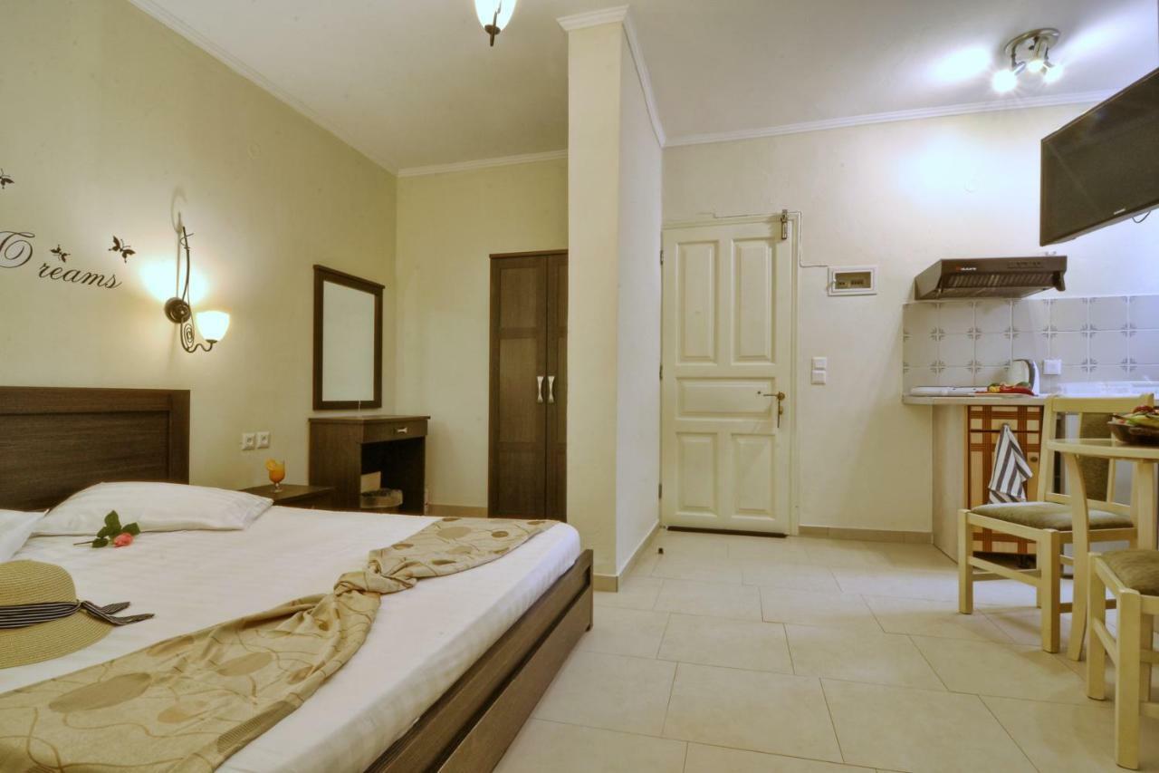 Golden Fox Studios And Suites Lákones Dış mekan fotoğraf